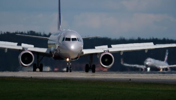 Самолет Airbus. Архивное фото Самолет Airbus. Архивное фото