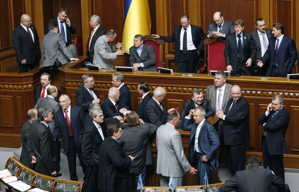 Депутаты от фракции БЮТ блокируют трибуну Верховной Рады. Архив Депутаты от фракции БЮТ блокируют трибуну Верховной Рады. Архив