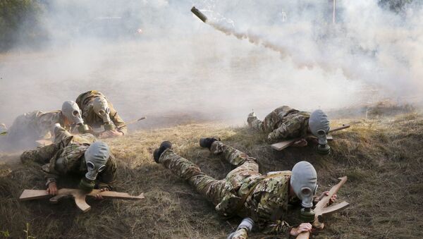 Дети в военизированном детском лагере на Украине Дети в военизированном детском лагере на Украине