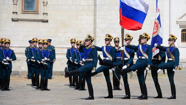 Военнослужащие Президентского полка во время развода конного караула. Архивное фото Военнослужащие Президентского полка во время развода конного караула. Архивное фото
