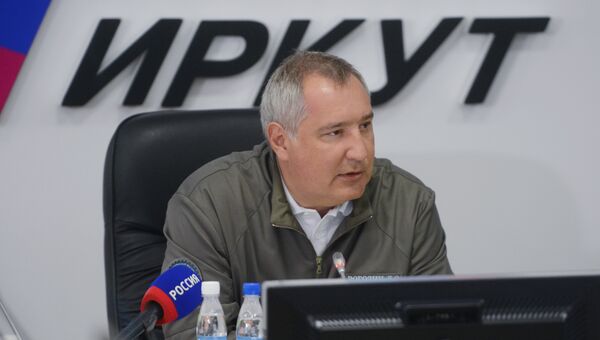 Заместитель председателя правительства РФ Дмитрий Рогозин проводит совещание на авиазаводе корпорации Иркут. 17 августа 2017 Заместитель председателя правительства РФ Дмитрий Рогозин проводит совещание на авиазаводе корпорации Иркут. 17 августа 2017
