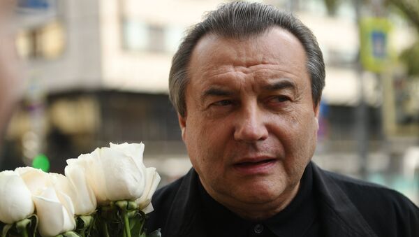 Режиссер Алексей Учитель на церемонии прощания с актрисой Верой Глаголевой в Центральном доме кино в Москве. 19 августа 2017 Режиссер Алексей Учитель на церемонии прощания с актрисой Верой Глаголевой в Центральном доме кино в Москве. 19 августа 2017