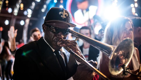 Музыкант коллектива Joe Lastie’s New Orleans Sound во время выступления на фестивале Koktebel Jazz Party 2017 Музыкант коллектива Joe Lastie’s New Orleans Sound во время выступления на фестивале Koktebel Jazz Party 2017