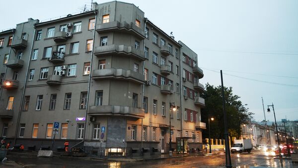 Дом на улице Пречистенка в центре Москвы, где в своей квартире режиссер Кирилл Серебренников будет отбывать домашний арест. 23 августа 2017 Дом на улице Пречистенка в центре Москвы, где в своей квартире режиссер Кирилл Серебренников будет отбывать домашний арест. 23 августа 2017