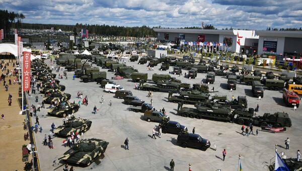 Экспозиция военной техники в рамках международного военно-технического форума Армия-2017 на полигоне Алабино Экспозиция военной техники в рамках международного военно-технического форума Армия-2017 на полигоне Алабино