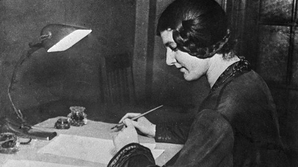 Писательница Лариса Рейснер Писательница Лариса Рейснер