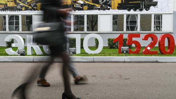 Посетители на выставке, проходящей в рамках форума ЭКСПО 1520 Посетители на выставке, проходящей в рамках форума ЭКСПО 1520