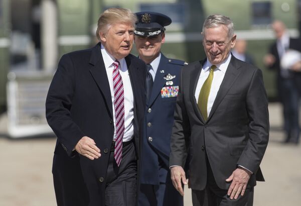 Министр обороны США Джеймс Мэттис и президент США Дональд Трамп Министр обороны США Джеймс Мэттис и президент США Дональд Трамп