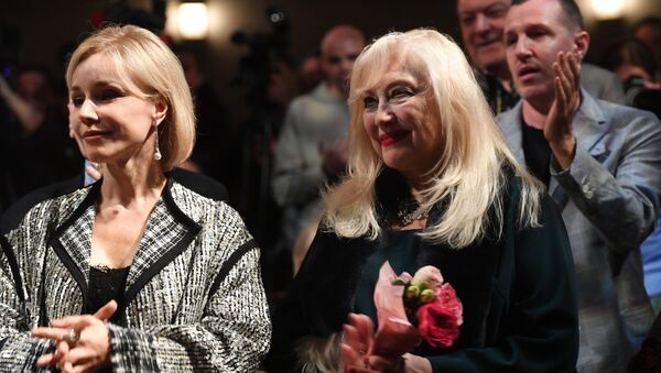 Актёры Марина Зудина, Ирина Мирошниченко и Игорь Верник на сборе труппы перед началом нового сезона Московского художественного театра имени А.П. Чехова Актёры Марина Зудина, Ирина Мирошниченко и Игорь Верник на сборе труппы перед началом нового сезона Московского художественного театра имени А.П. Чехова