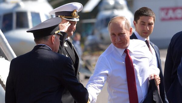 Президент РФ Владимир Путин в аэропорту Туношна Ярославля. 1 сентября 2017 Президент РФ Владимир Путин в аэропорту Туношна Ярославля. 1 сентября 2017