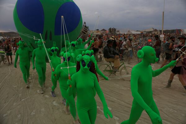 Участники фестиваля Burning Man в Неваде Участники фестиваля Burning Man в Неваде