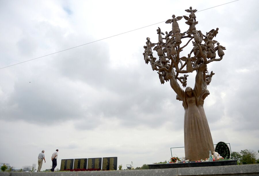 Мемориал памяти жертв теракта 1 сентября 2004 года в Беслане Мемориал памяти жертв теракта 1 сентября 2004 года в Беслане