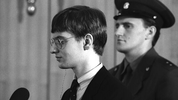 Суд над западногерманским пилотом Матиасом Рустом, нарушившим 28 мая 1987 года воздушное пространство СССР и приземлившимся на своем самолете на Красной площади Суд над западногерманским пилотом Матиасом Рустом, нарушившим 28 мая 1987 года воздушное пространство СССР и приземлившимся на своем самолете на Красной площади