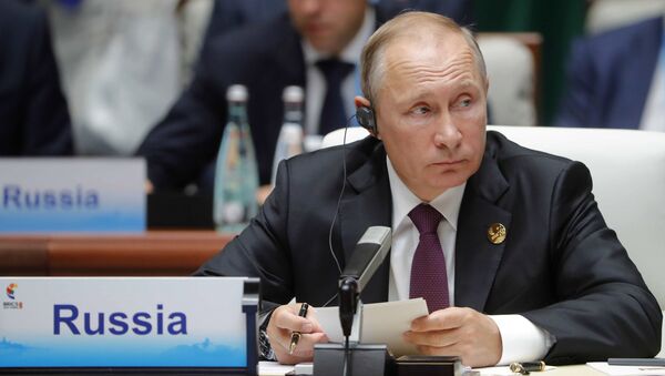 Президент РФ Владимир Путин во время встречи лидеров БРИКС в расширенном составе с участием делегаций. 4 сентября 2017 Президент РФ Владимир Путин во время встречи лидеров БРИКС в расширенном составе с участием делегаций. 4 сентября 2017