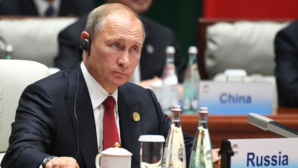 Президент РФ Владимир Путин во время встречи лидеров БРИКС с главами приглашенных государств. 5 сентября 2017 Президент РФ Владимир Путин во время встречи лидеров БРИКС с главами приглашенных государств. 5 сентября 2017
