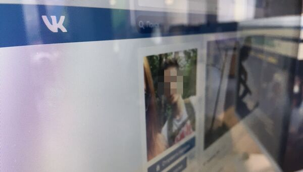 Страница подростка, устроившего стрельбу в школе в Ивантеевке, в социальной сети ВКонтакте на экране монитора Страница подростка, устроившего стрельбу в школе в Ивантеевке, в социальной сети ВКонтакте на экране монитора