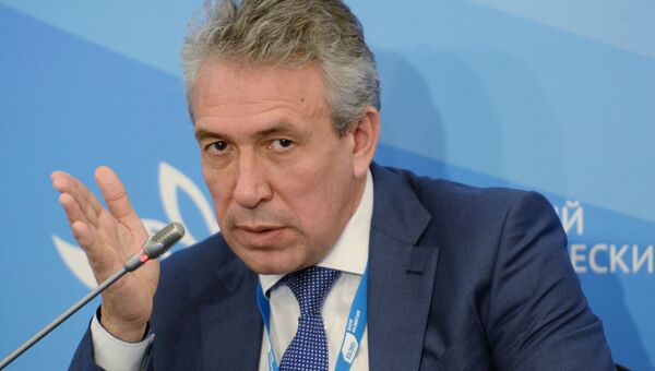Глава Внешэкономбанка Сергей Горьков на Восточном экономическом форуме во Владивостоке. 7 сентября 2017 Глава Внешэкономбанка Сергей Горьков на Восточном экономическом форуме во Владивостоке. 7 сентября 2017