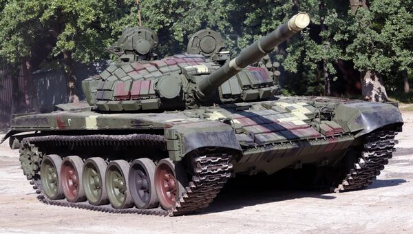 Танк Т-72Б во время демонстрации на Львовском бронетанковом заводе Танк Т-72Б во время демонстрации на Львовском бронетанковом заводе