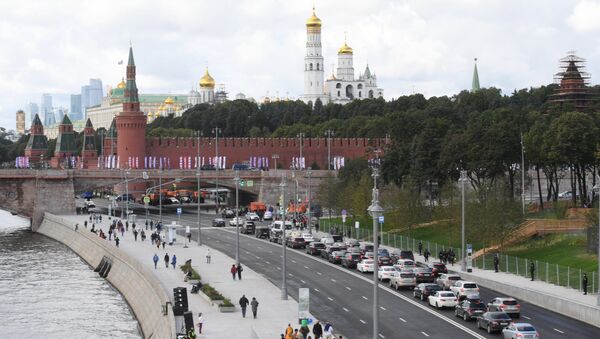 Вид на Большой Москворецкий мост и набережную Москвы-реки. 9 сентября 2017 Вид на Большой Москворецкий мост и набережную Москвы-реки. 9 сентября 2017
