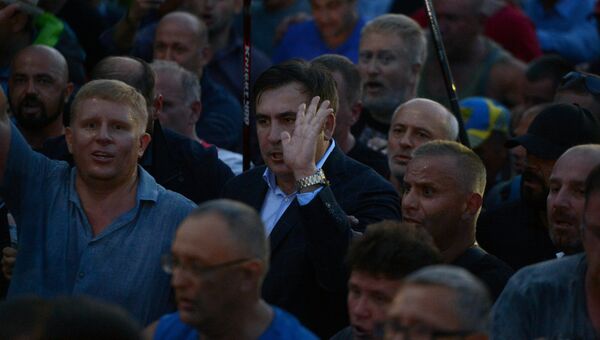 Бывший президент Грузии, экс-губернатор Одесской области Михаил Саакашвили (в центре)у пункта пропуска Шегени на украинско-польской границе Бывший президент Грузии, экс-губернатор Одесской области Михаил Саакашвили (в центре)у пункта пропуска Шегени на украинско-польской границе