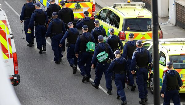 Полиция у станции метро Parsons Green в Лондоне. 15 сентября 2017 Полиция у станции метро Parsons Green в Лондоне. 15 сентября 2017