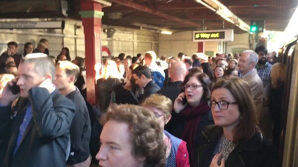 Взрыв в лондонском метро: первые минуты после ЧП и эвакуация пострадавших Взрыв в лондонском метро: первые минуты после ЧП и эвакуация пострадавших