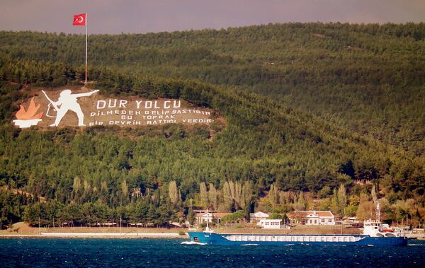 Дарданелльский пролив в районе города Чанаккале Дарданелльский пролив в районе города Чанаккале
