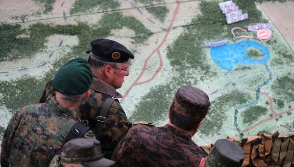 Военные специалисты во время проверки президентом РФ Владимиром Путиным действий вооружённых сил Союзного государства России и Белоруссии на основном этапе совместного стратегического учения Запад-2017 на полигоне Лужский Военные специалисты во время проверки президентом РФ Владимиром Путиным действий вооружённых сил Союзного государства России и Белоруссии на основном этапе совместного стратегического учения Запад-2017 на полигоне Лужский