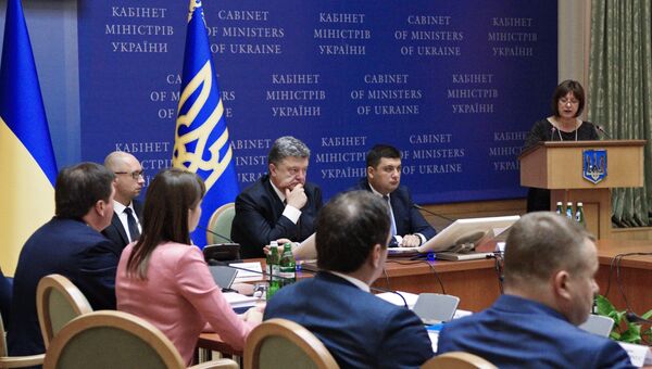 Арсений Яценюк, Петр Порошенко, Владимир Гройсман и Наталья Яресько на расширенном заседании правительства Украины в Киеве Арсений Яценюк, Петр Порошенко, Владимир Гройсман и Наталья Яресько на расширенном заседании правительства Украины в Киеве