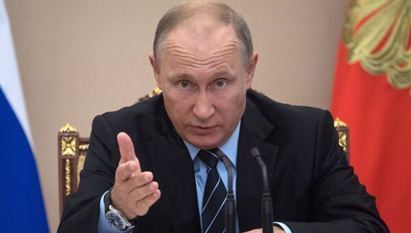 Президент РФ Владимир Путин во время встречи с избранными главами регионов РФ. 20 сентября 2017 Президент РФ Владимир Путин во время встречи с избранными главами регионов РФ. 20 сентября 2017
