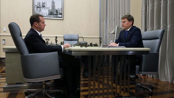Дмитрий Медведев и президент, член наблюдательного совета АК АЛРОСА Сергей Иванов во время встречи. 20 сентября 2017 Дмитрий Медведев и президент, член наблюдательного совета АК АЛРОСА Сергей Иванов во время встречи. 20 сентября 2017