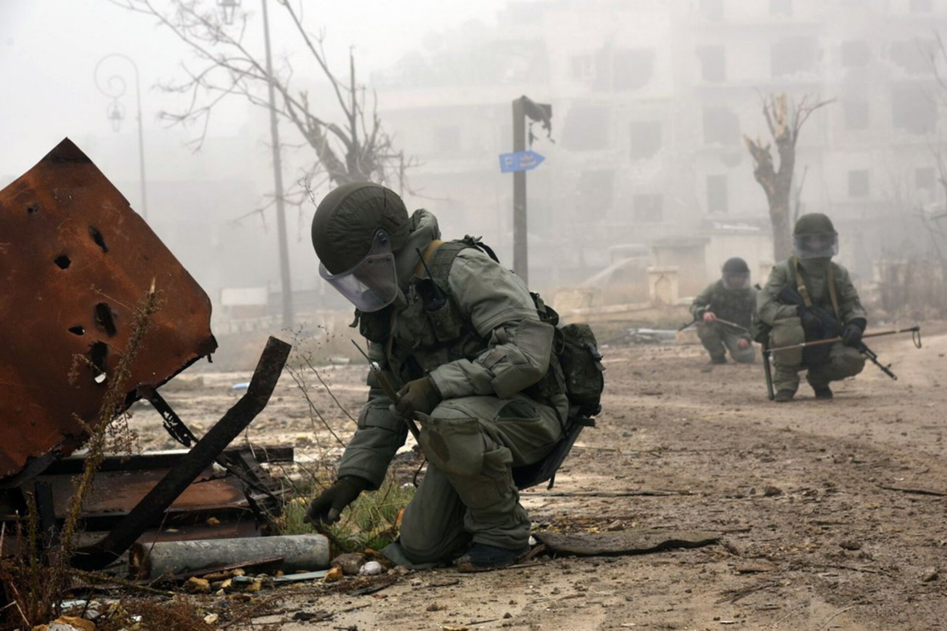 Военнослужащий РФ во время разминирования исторической Цитадели древней крепости Алеппо Военнослужащий РФ во время разминирования исторической Цитадели древней крепости Алеппо - РИА Новости, 1920, 29.09.2020
