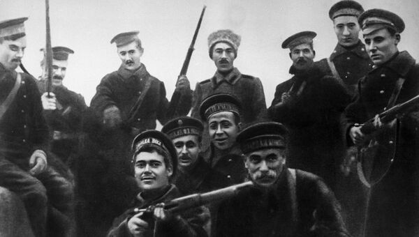 Матросы-балтийцы, участники штурма Зимнего дворца в Петрограде в октябре 1917 года Матросы-балтийцы, участники штурма Зимнего дворца в Петрограде в октябре 1917 года