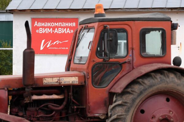 Вывеска на здании в поселке Богатые Сабы в Татарстане, где зарегистрирована авиакомпания ВИМ-Авиа. 28 сентября 2017 Вывеска на здании в поселке Богатые Сабы в Татарстане, где зарегистрирована авиакомпания ВИМ-Авиа. 28 сентября 2017