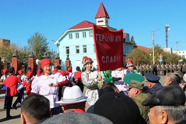 Церемония открытия бюстов народному артисту СССР и России Иосифу Кобзону, Герою труда, чабану Далаю Гунгаеву и Герою России, чабану Бабу-Доржо Михайлову в окружном центре поселке Агинское Забайкальского края Церемония открытия бюстов народному артисту СССР и России Иосифу Кобзону, Герою труда, чабану Далаю Гунгаеву и Герою России, чабану Бабу-Доржо Михайлову в окружном центре поселке Агинское Забайкальского края