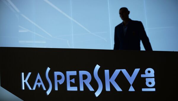 Мужчина в офисе компании Лаборатория Касперского в Москве. Архивное фото Мужчина в офисе компании Лаборатория Касперского в Москве. Архивное фото