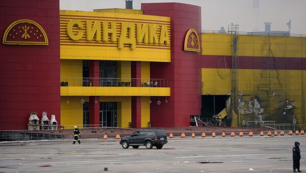 Последствия пожара на строительном рынке Синдика, расположенном у МКАД в районе Строгино. 9 октября 2017 Последствия пожара на строительном рынке Синдика, расположенном у МКАД в районе Строгино. 9 октября 2017