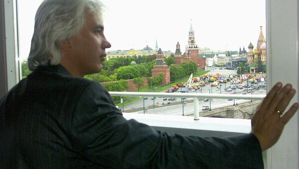 Оперный певец, баритон Дмитрий Хворостовский на пресс-конференции, посвященной его благотворительному концерту на Красной площади. 26.05.2004 Оперный певец, баритон Дмитрий Хворостовский на пресс-конференции, посвященной его благотворительному концерту на Красной площади. 26.05.2004