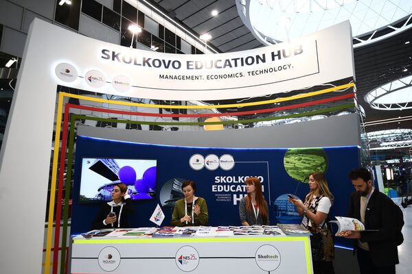 Стенд московской школы управления Сколково на выставке, проходящей в рамках международного форума Открытые Инновации- 2017 в Москве. 16 октября 2017 Стенд московской школы управления Сколково на выставке, проходящей в рамках международного форума Открытые Инновации- 2017 в Москве. 16 октября 2017