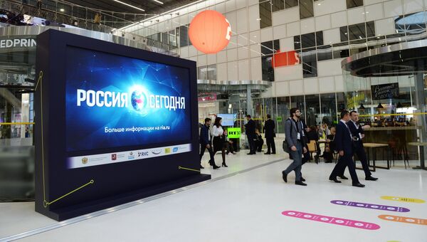 Участники Московского международного форума Открытые инновации - 2017 в инновационном центре Сколково. 16 октября 2017 Участники Московского международного форума Открытые инновации - 2017 в инновационном центре Сколково. 16 октября 2017
