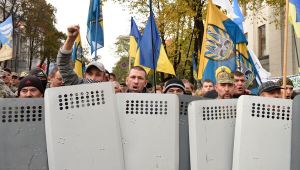 Участники акции протеста у здания Верховной рады Украины в Киеве Участники акции протеста у здания Верховной рады Украины в Киеве