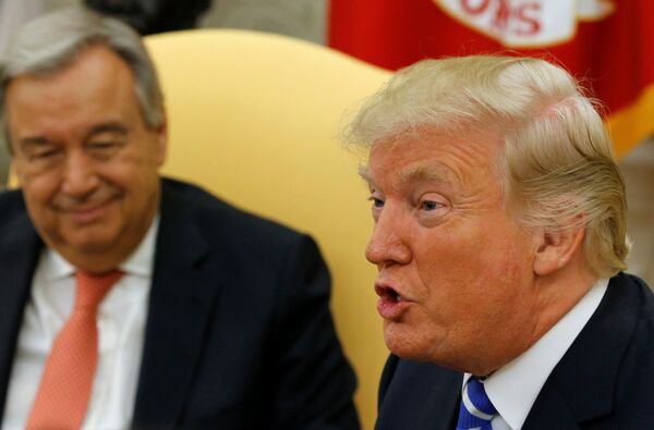 Президент США Дональд Трамп на встрече с Генеральным секретарем ООН Антониу Гутеррешем в Белом доме в Вашингтоне, США. 20 октября 2017 Президент США Дональд Трамп на встрече с Генеральным секретарем ООН Антониу Гутеррешем в Белом доме в Вашингтоне, США. 20 октября 2017