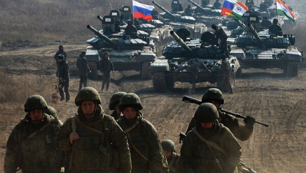 Военнослужащие Вооруженных сил России во время международных российско-индийских межвидовых учений Индра. Архивное фото Военнослужащие Вооруженных сил России во время международных российско-индийских межвидовых учений Индра. Архивное фото