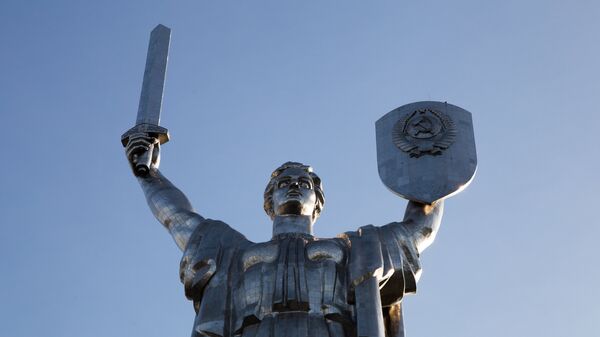 Монумент Родина-мать в Киеве Монумент Родина-мать в Киеве