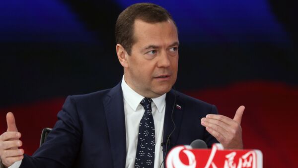 Председатель правительства РФ Дмитрий Медведев во время онлайн-конференции с китайскими интернет-пользователями в штаб-квартире Жэньминь жибао. 31 октября 2017 Председатель правительства РФ Дмитрий Медведев во время онлайн-конференции с китайскими интернет-пользователями в штаб-квартире Жэньминь жибао. 31 октября 2017