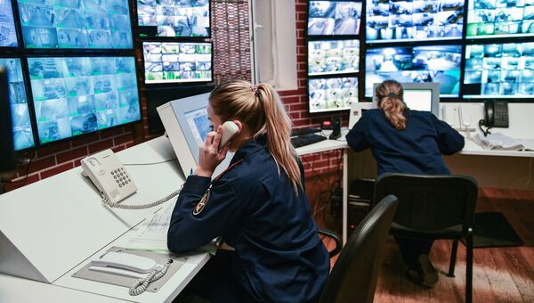 Сотрудницы ФСИН России на посту видеонаблюдения. Архивное фото Сотрудницы ФСИН России на посту видеонаблюдения. Архивное фото