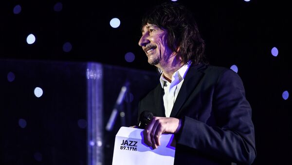 Музыкант группы А-Студио, композитор Байгали Серкебаев на церемонии вручения премии радио JAZZ 89.1 FM Все цвета джаза - 2017 Музыкант группы А-Студио, композитор Байгали Серкебаев на церемонии вручения премии радио JAZZ 89.1 FM Все цвета джаза - 2017