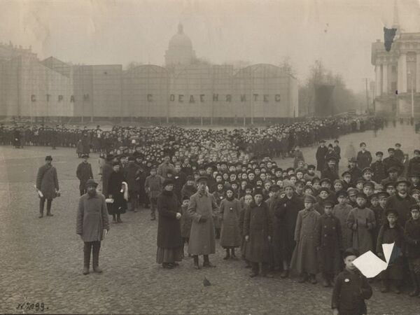 1-я годовщина октябрьской революции в Петрограде. 1918 год 1-я годовщина октябрьской революции в Петрограде. 1918 год