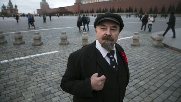 Двойник Ленина Сергей Соловьев на Красной площади в Москве Двойник Ленина Сергей Соловьев на Красной площади в Москве