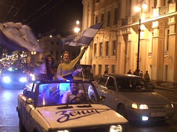 Зенит - чемпион! Петербург празднует победу клуба в Суперкубке УЕФА Зенит - чемпион! Петербург празднует победу клуба в Суперкубке УЕФА